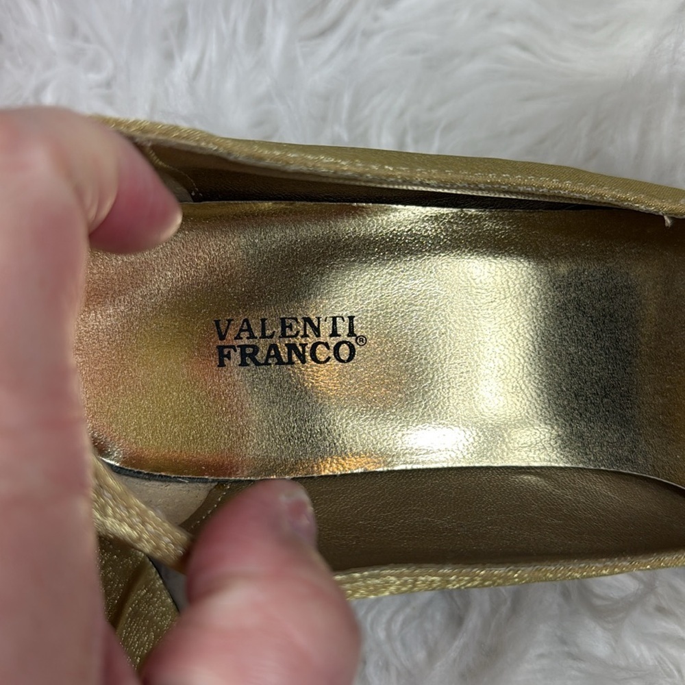 NWOB Valenti Franco Gold Tweed Pumps with Brooch - Picture 5 of 8